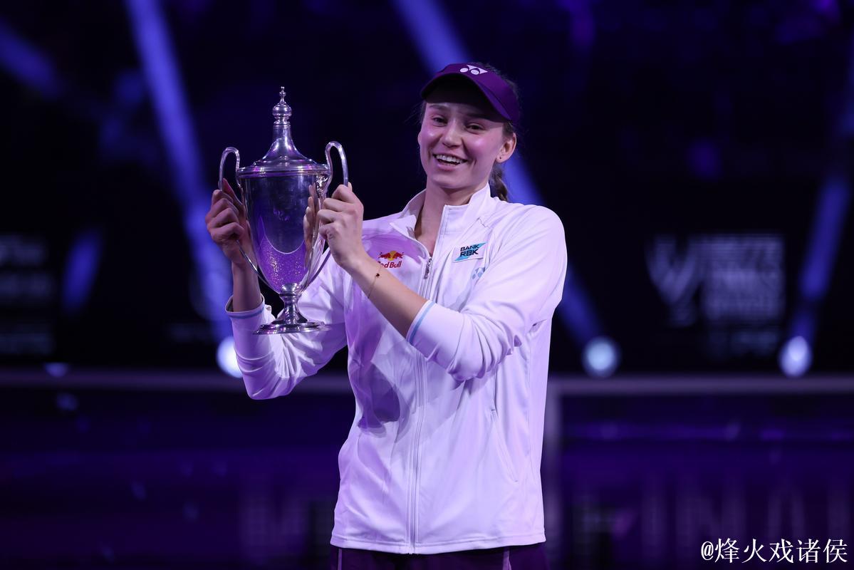 WTA年终总决赛：莱巴金娜连胜两场 率先锁定半决赛席位